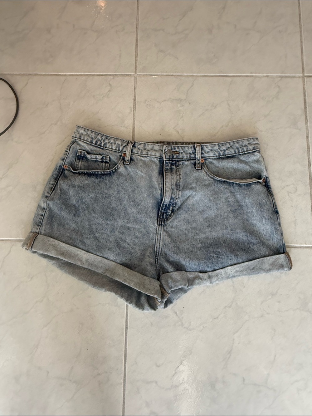 Classic High-Waist Light Wash Denim Shorts size 16